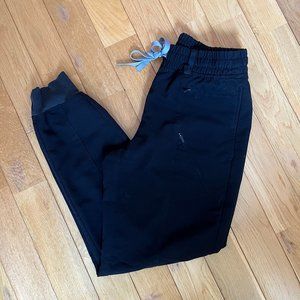 Figs Black Front Zip Pocket Scrub Joggers in XSP